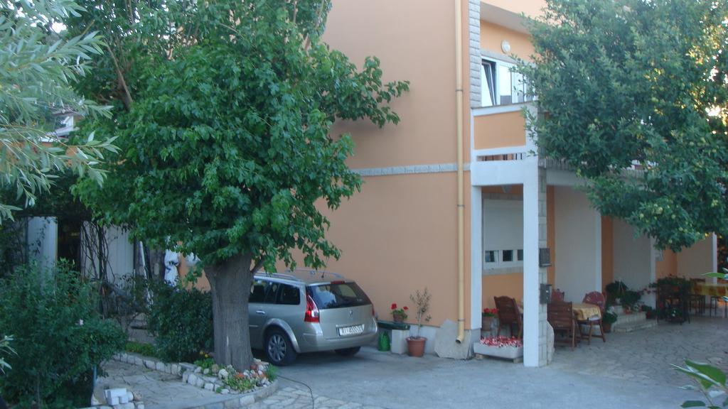 Apartments Valentino Supetarska Draga Eksteriør billede